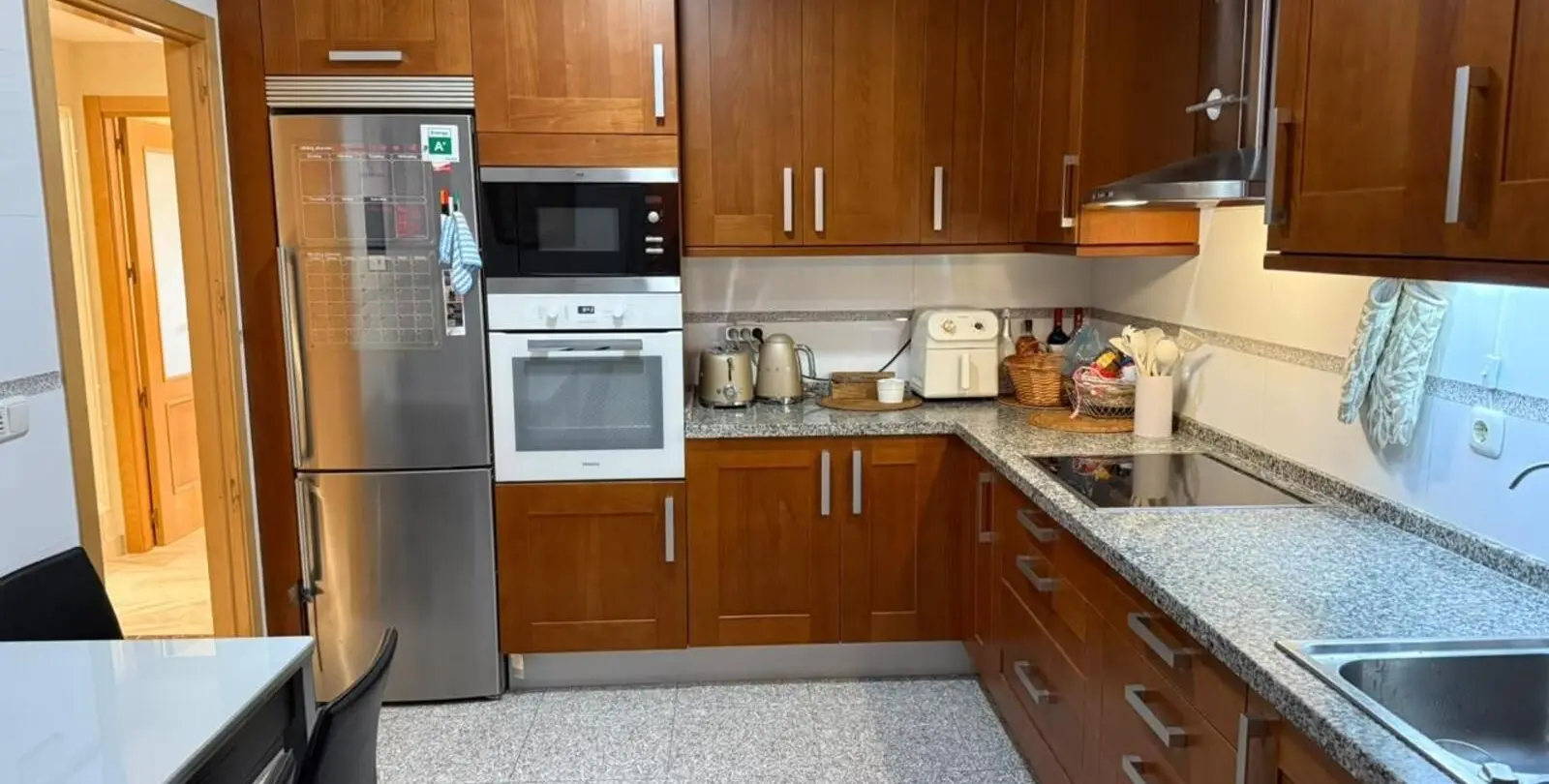 Venta de apartamento en planta media en Estepona 12