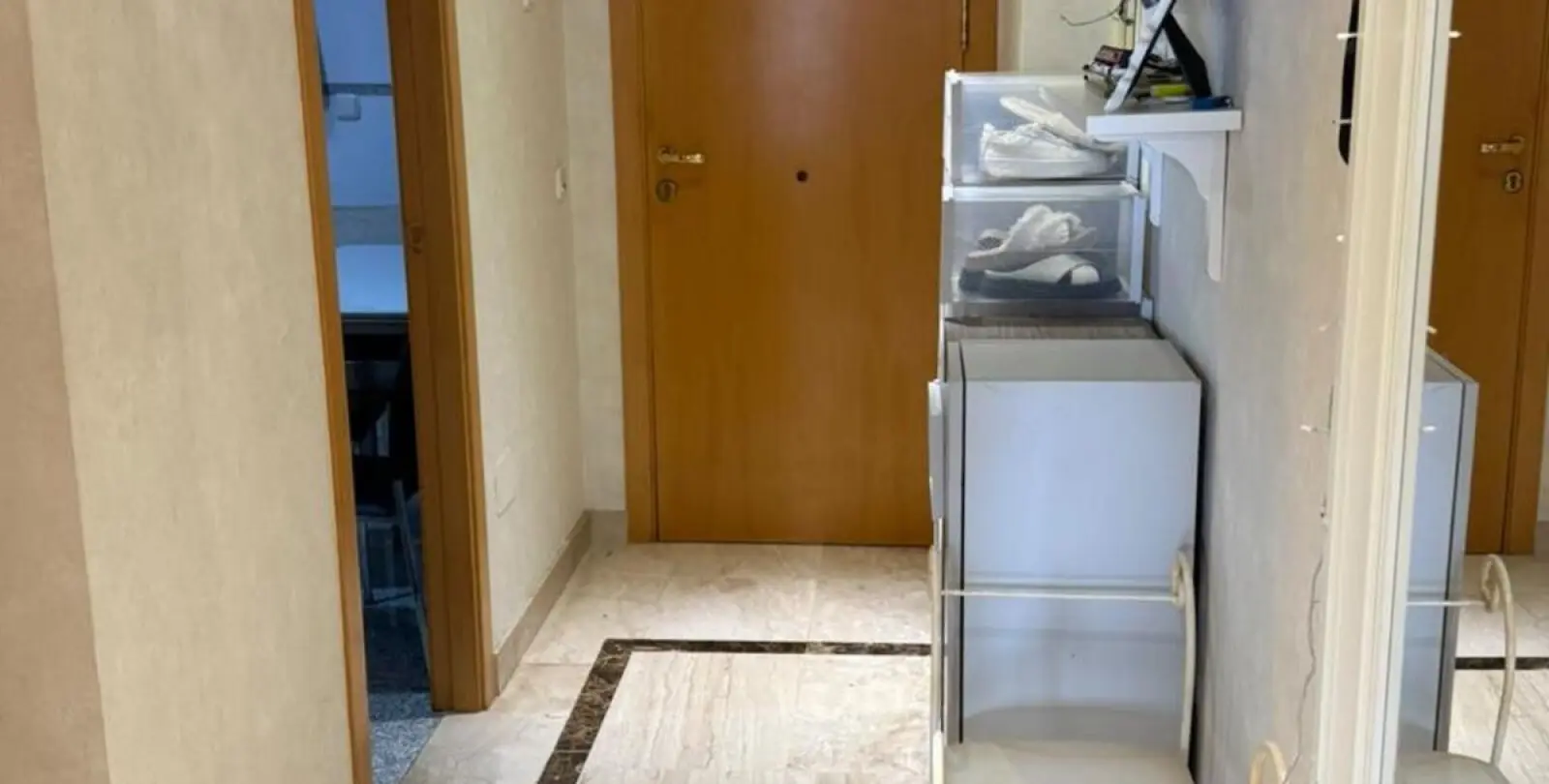Venta de apartamento en planta media en Estepona 16
