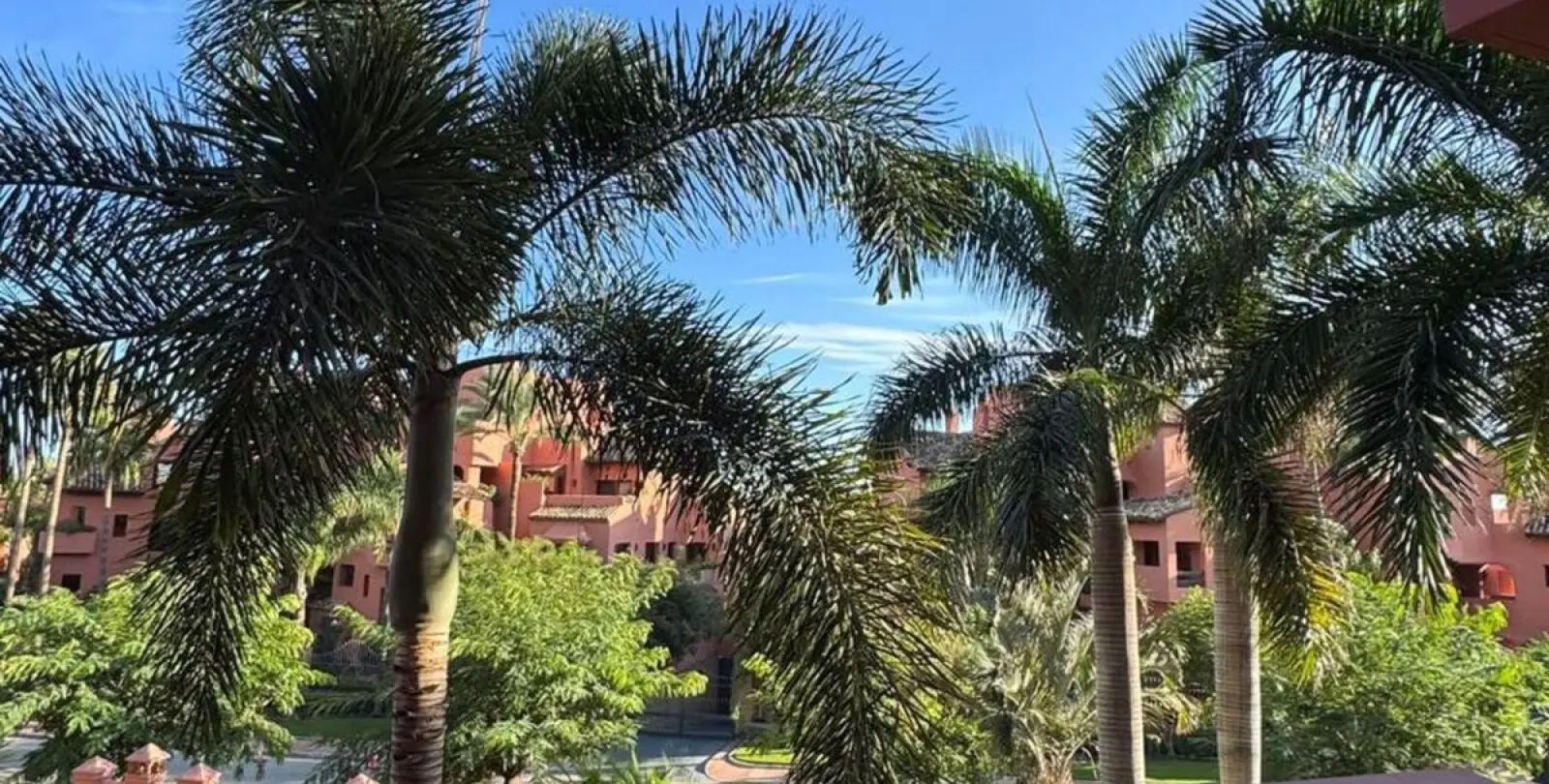 Venta de apartamento en planta media en Estepona 23