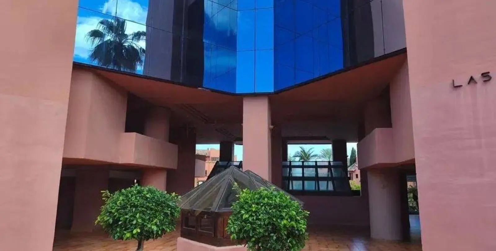 Venta de apartamento en planta media en Estepona 27