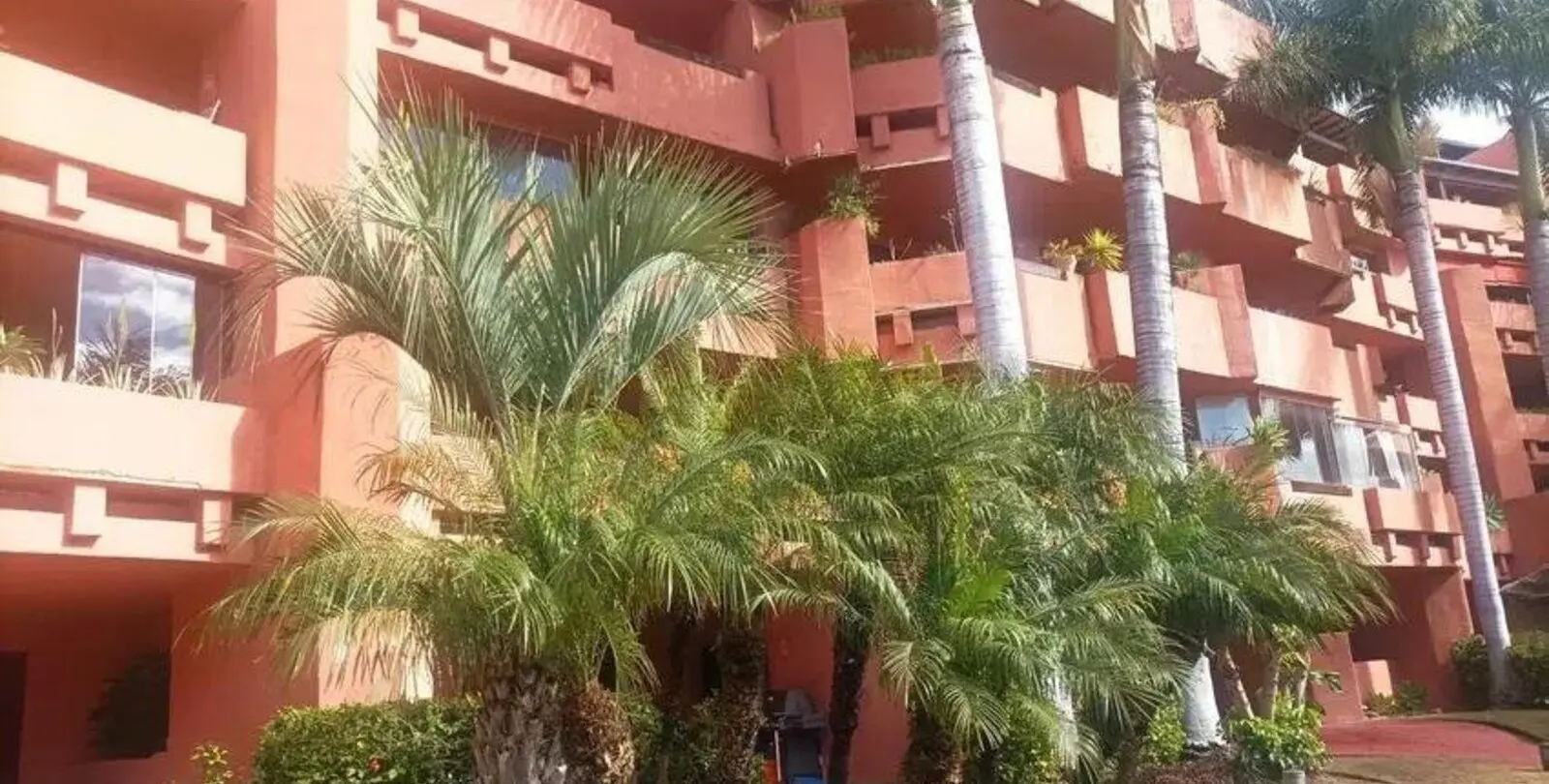 Venta de apartamento en planta media en Estepona 29