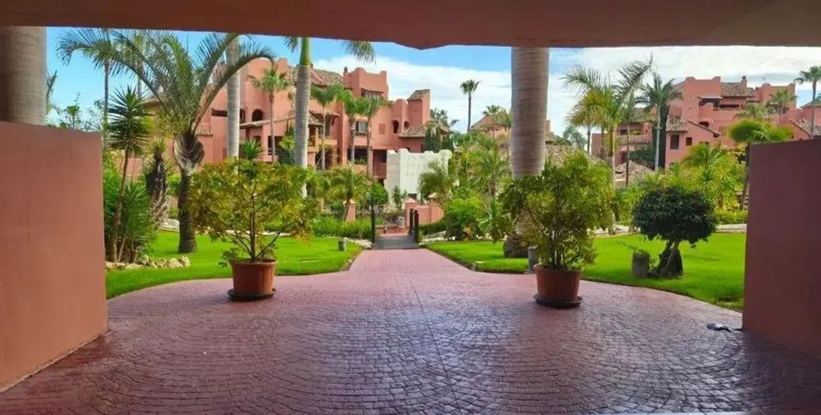 Venta de apartamento en planta media en Estepona 31