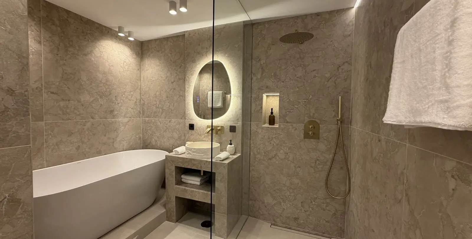 Venta de apartamento en planta baja en La Quinta 5