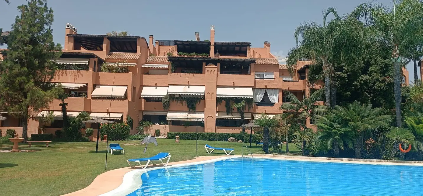 Venta de apartamento en planta media en Guadalmina Baja 0