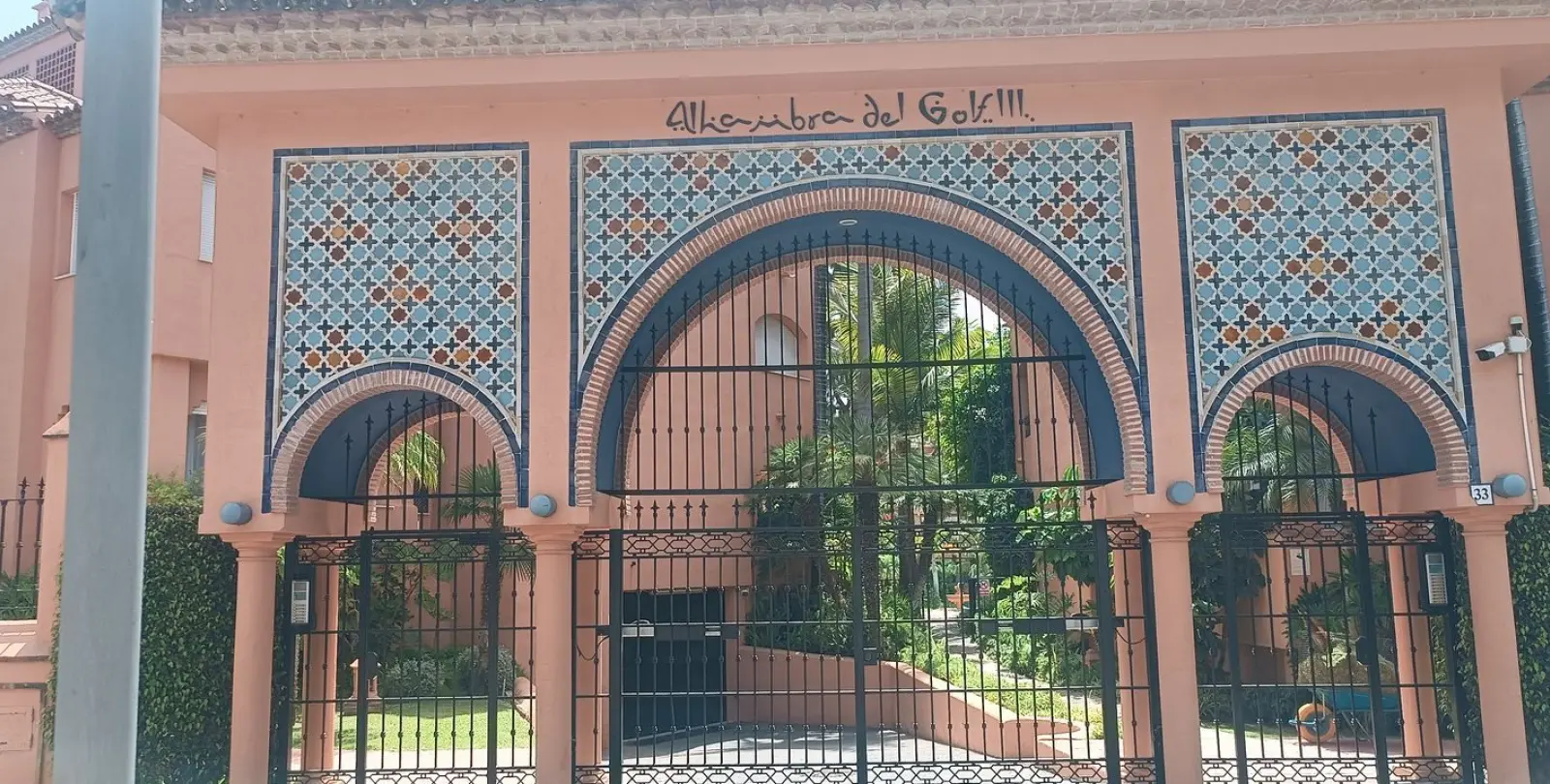 Venta de apartamento en planta media en Guadalmina Baja 2