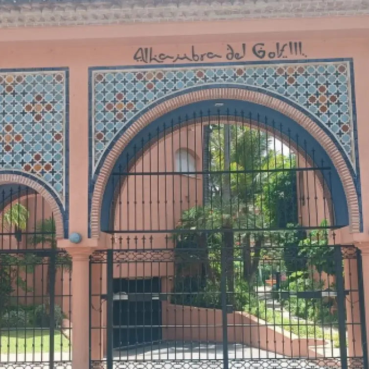 Venta de apartamento en planta media en Guadalmina Baja