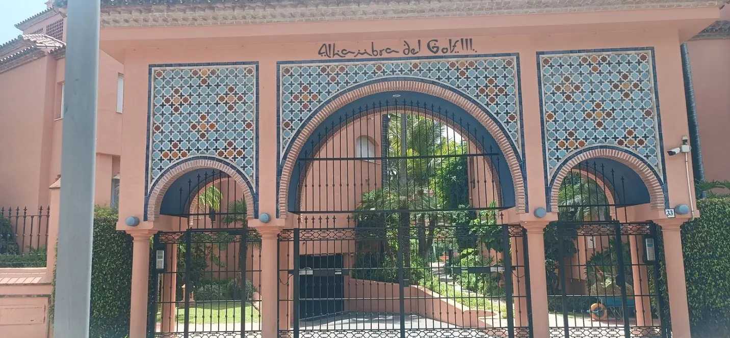 Venta de apartamento en planta media en Guadalmina Baja 1