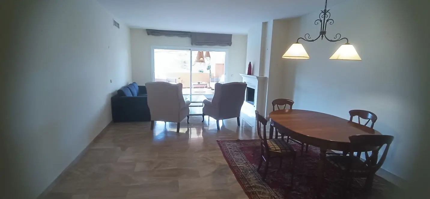 Venta de apartamento en planta media en Guadalmina Baja 2