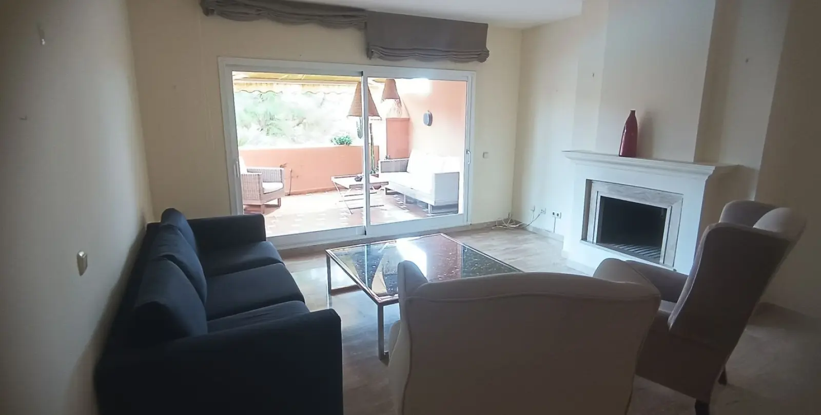 Venta de apartamento en planta media en Guadalmina Baja 4