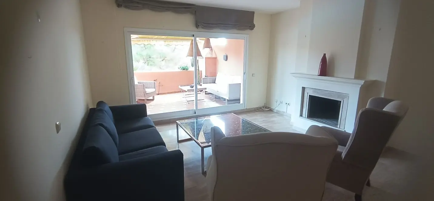Venta de apartamento en planta media en Guadalmina Baja 3