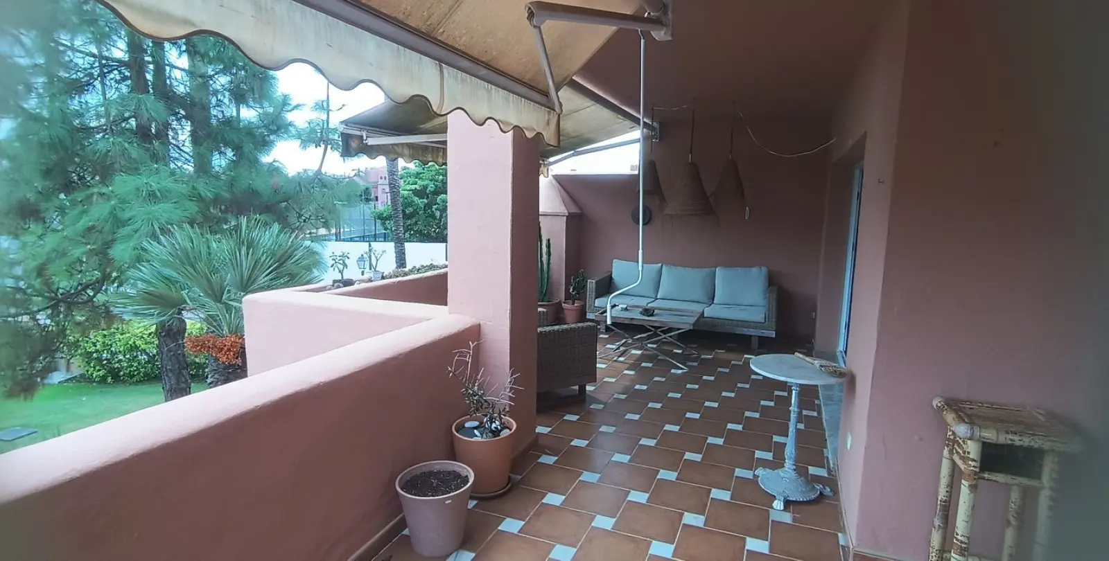 Venta de apartamento en planta media en Guadalmina Baja 7