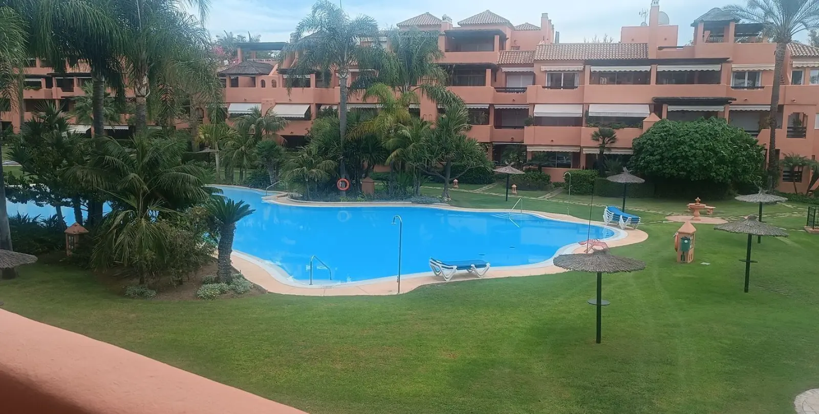 Venta de apartamento en planta media en Guadalmina Baja 9