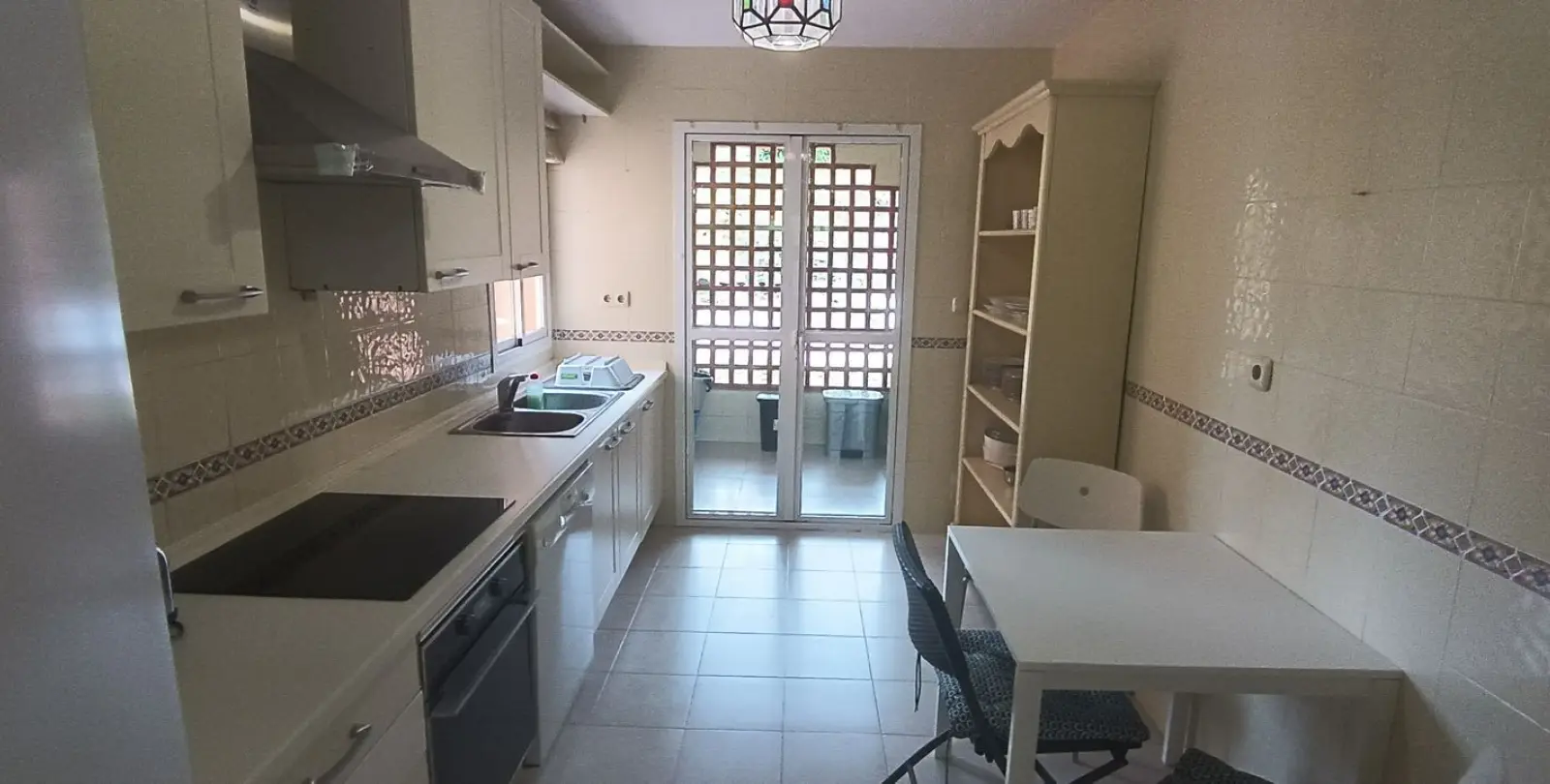 Venta de apartamento en planta media en Guadalmina Baja 11