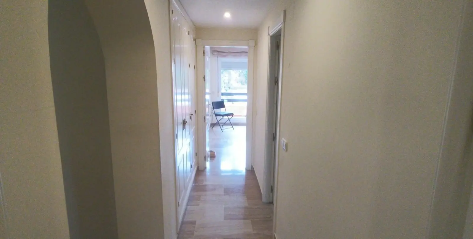 Venta de apartamento en planta media en Guadalmina Baja 13