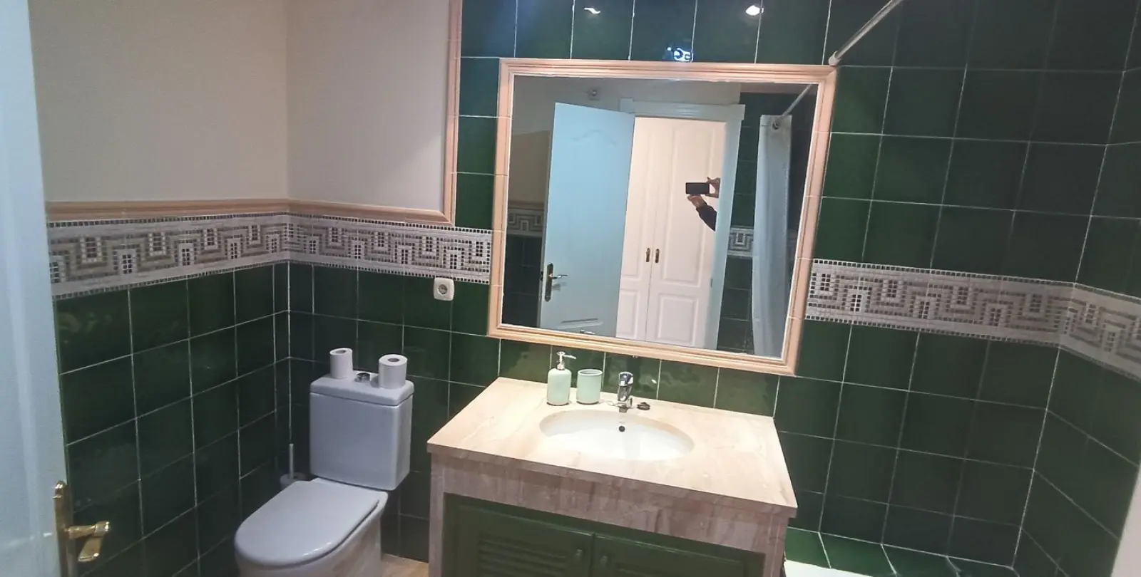 Venta de apartamento en planta media en Guadalmina Baja 15