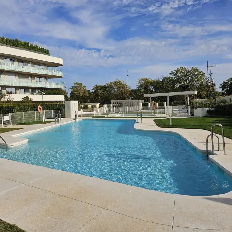 Venta de apartamento en planta media en San Pedro de Alcántara
