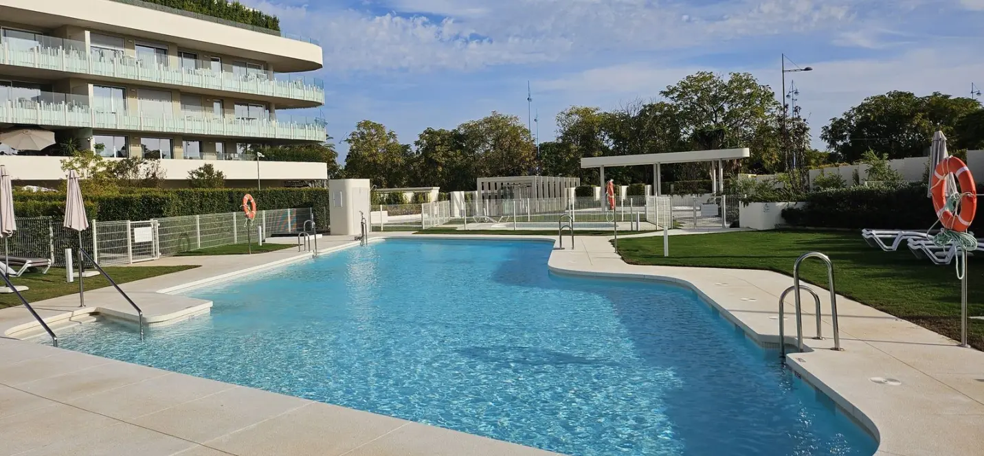 Venta de apartamento en planta media en San Pedro de Alcántara 0