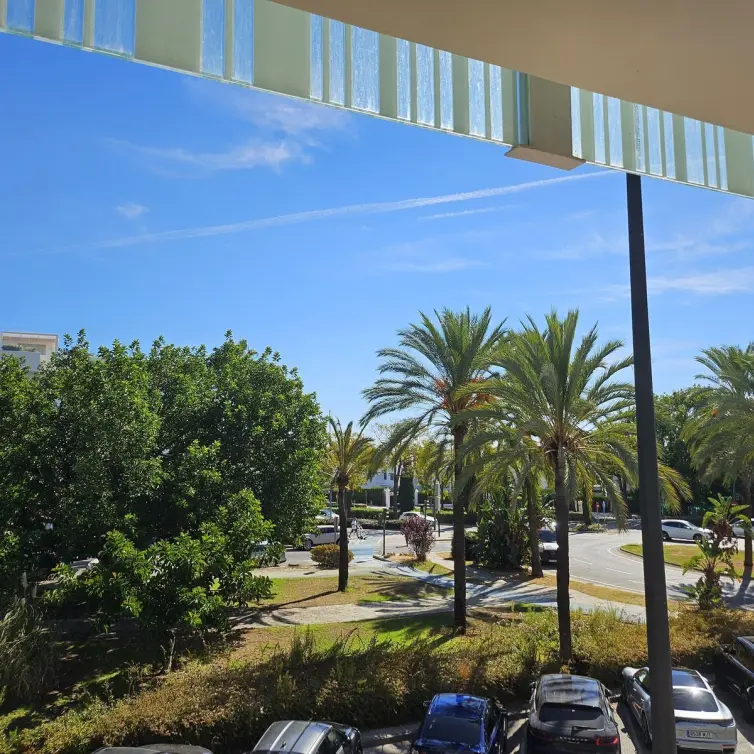 Venta de apartamento en planta media en San Pedro de Alcántara