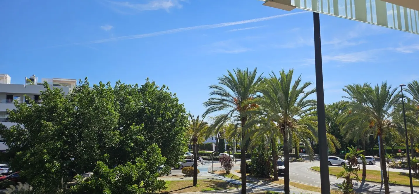 Venta de apartamento en planta media en San Pedro de Alcántara 1