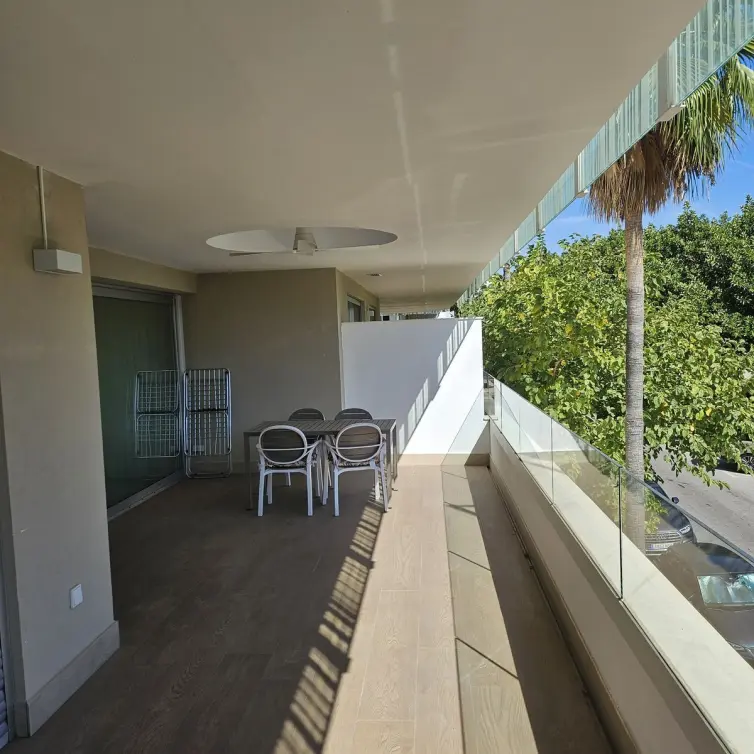 Venta de apartamento en planta media en San Pedro de Alcántara
