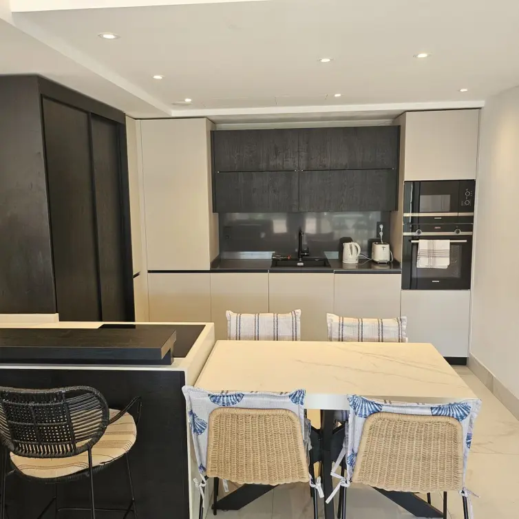 Venta de apartamento en planta media en San Pedro de Alcántara