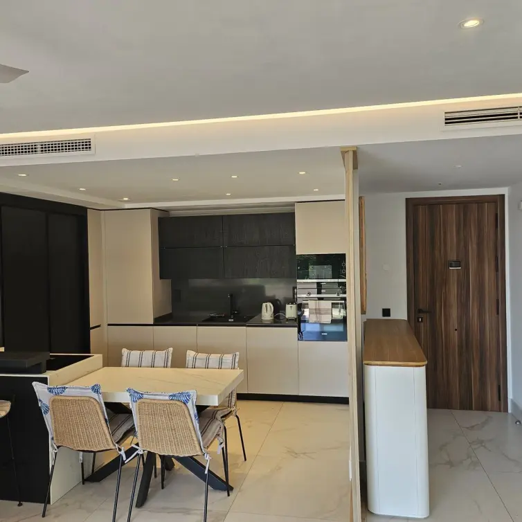 Venta de apartamento en planta media en San Pedro de Alcántara