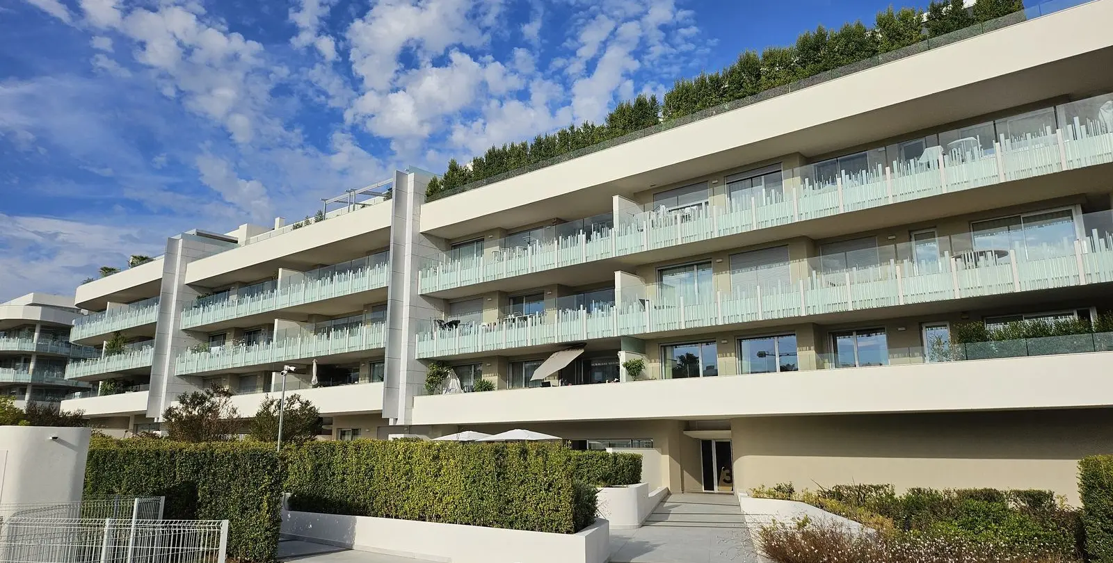 Venta de apartamento en planta media en San Pedro de Alcántara 18