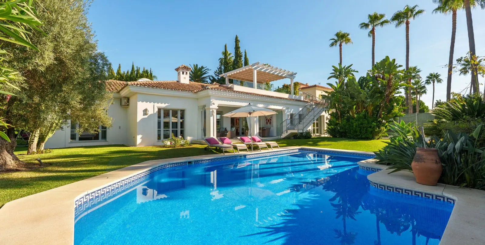 Venta de villa independiente en Sierra Blanca 2