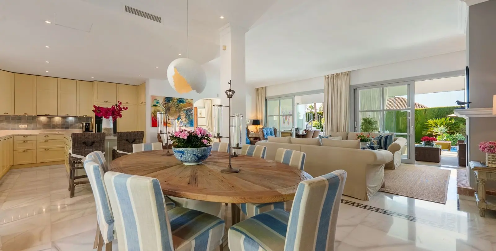 Venta de villa independiente en Sierra Blanca 11