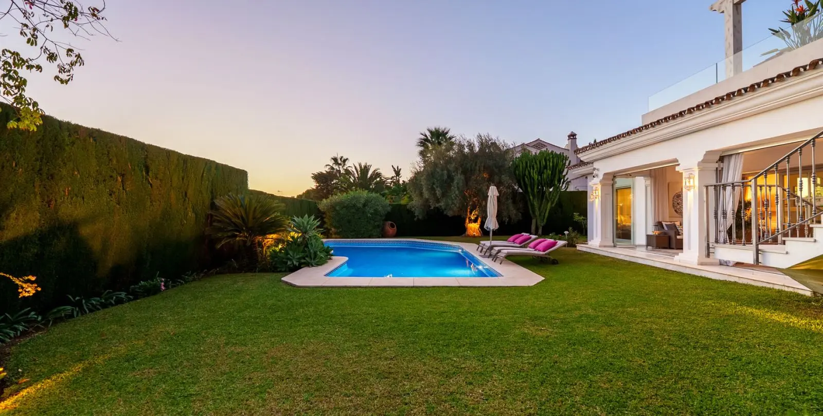 Venta de villa independiente en Sierra Blanca 42