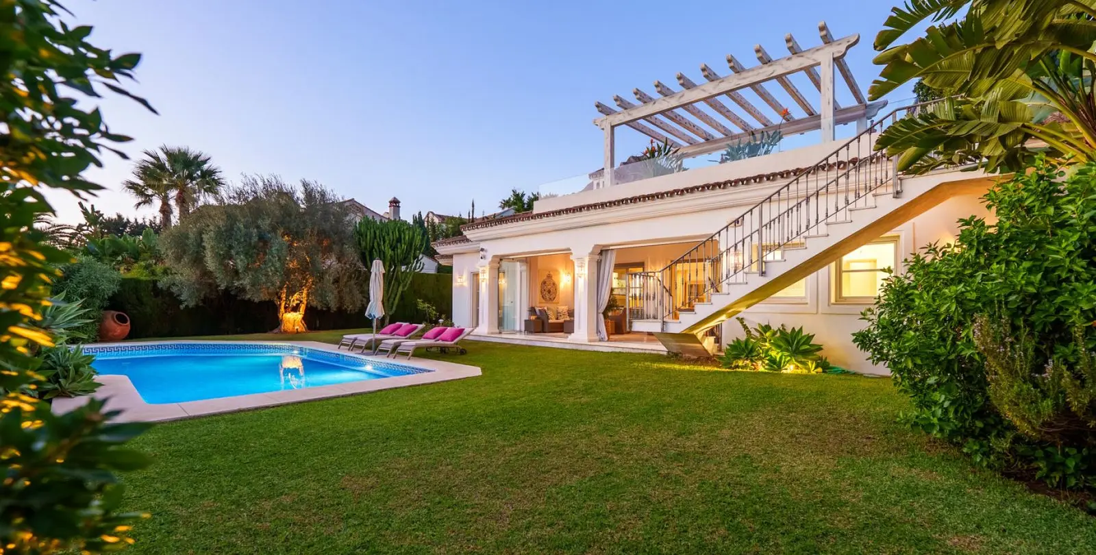 Venta de villa independiente en Sierra Blanca 43