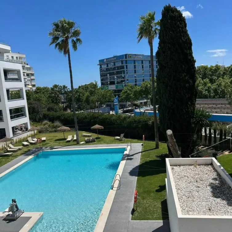 Долгосрочная аренда апартаментов на среднем этаже в Marbella