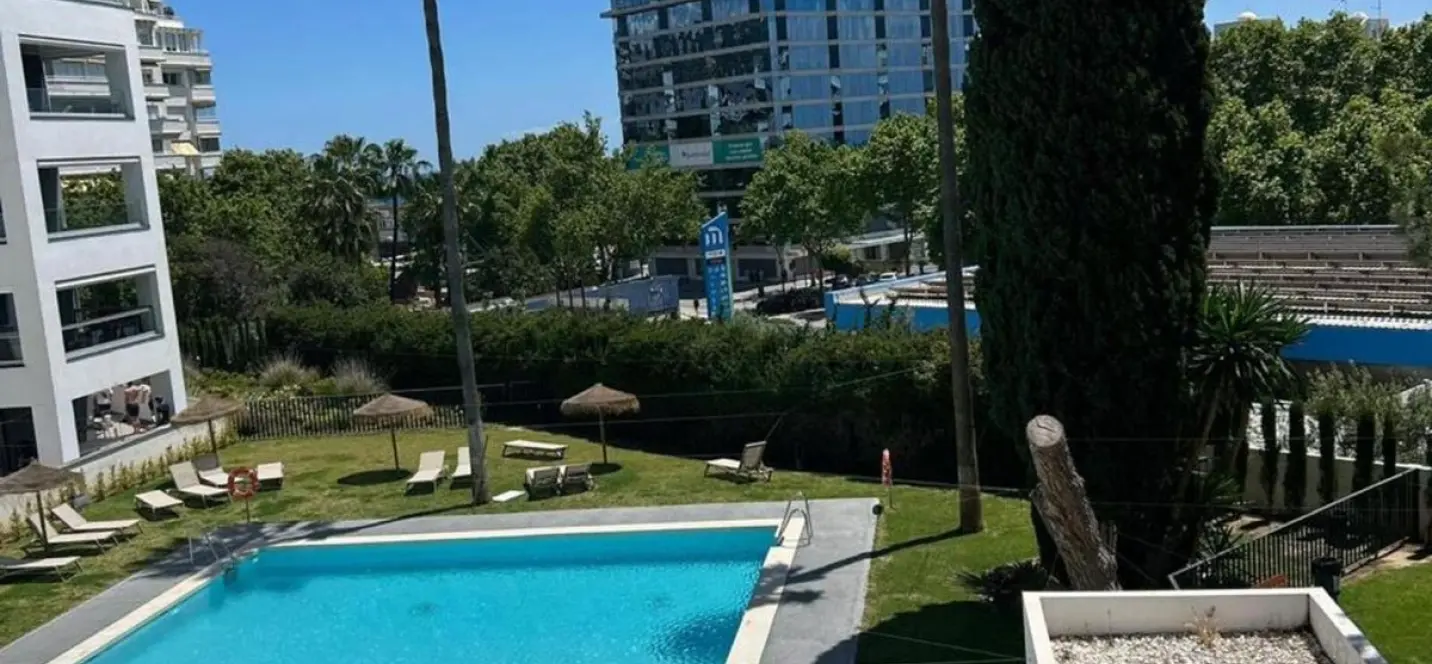 Долгосрочная аренда апартаментов на среднем этаже в Marbella 2