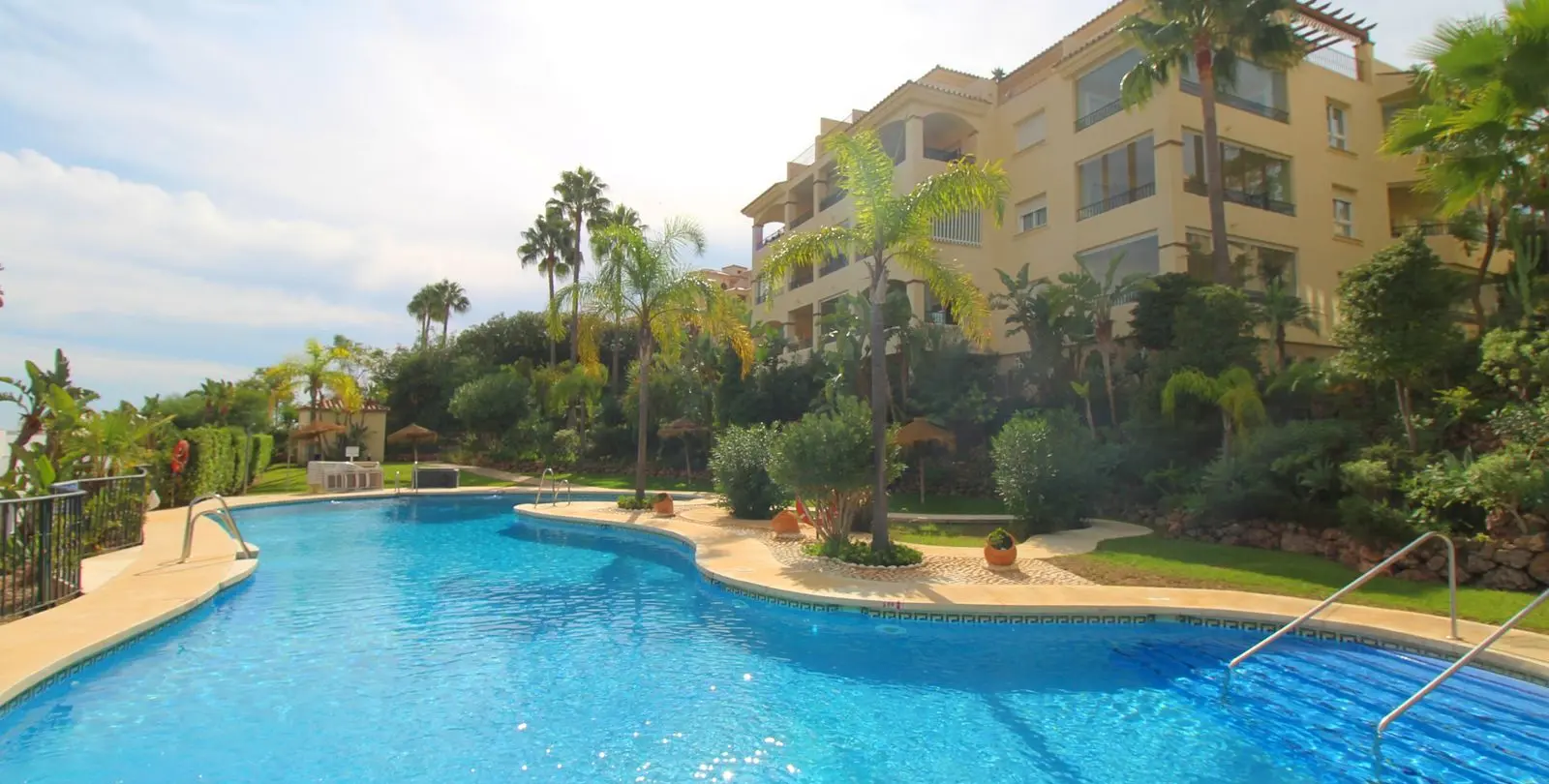 Sale of ground floor apartment in La Cala Hills 1