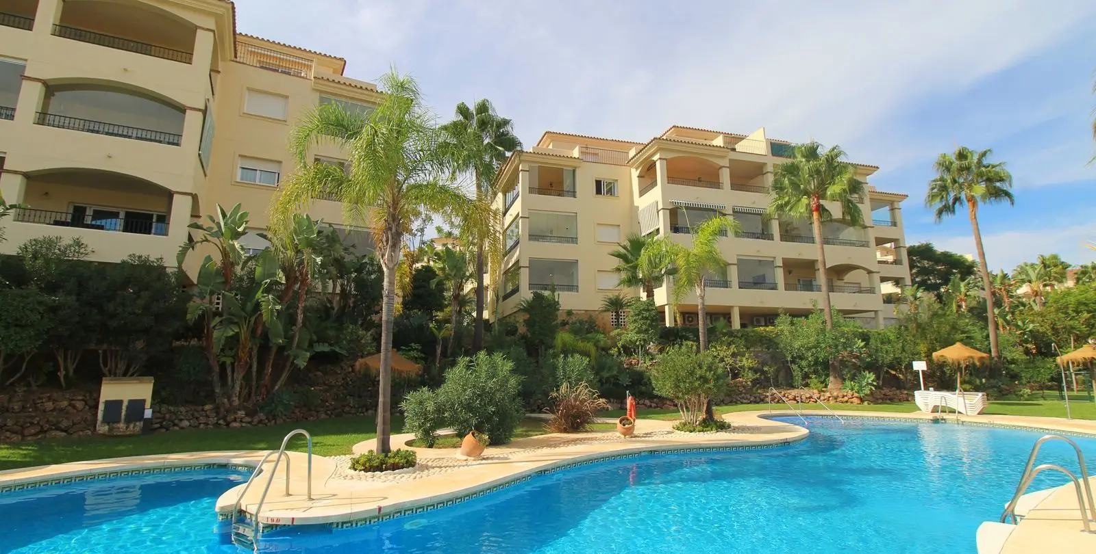 Sale of ground floor apartment in La Cala Hills 2