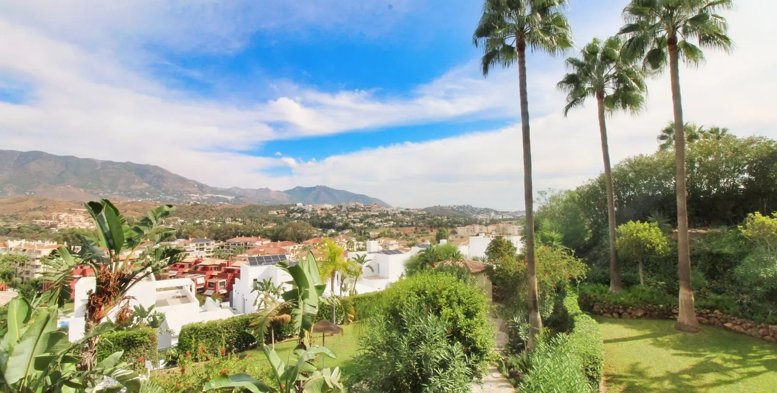 Sale of ground floor apartment in La Cala Hills 29