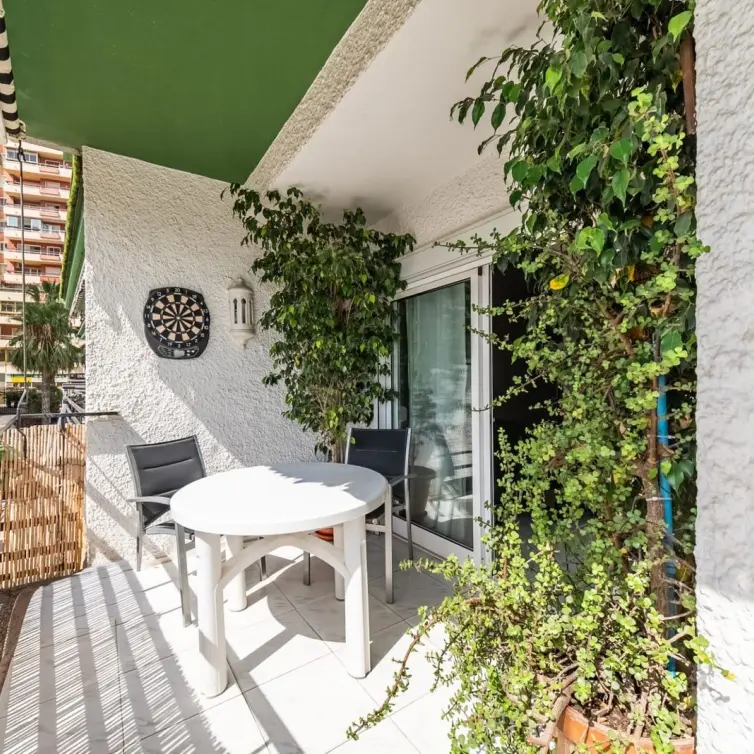 Venta de apartamento en planta media en Marbella
