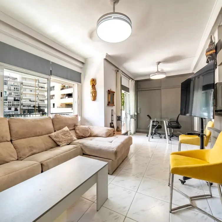 Venta de apartamento en planta media en Marbella