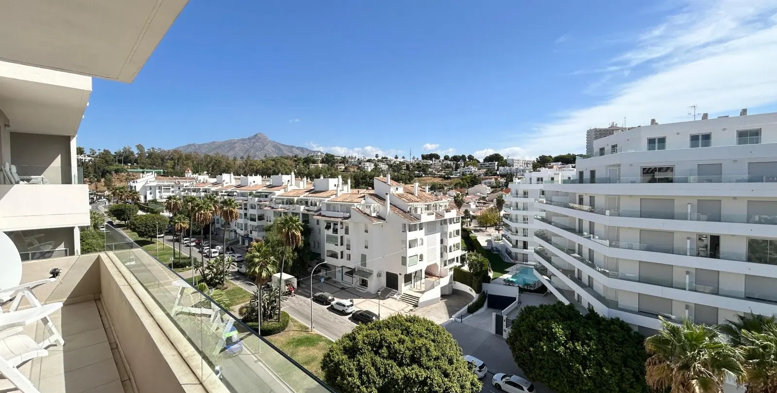 Venta de apartamento en planta media en Nueva Andalucía 4