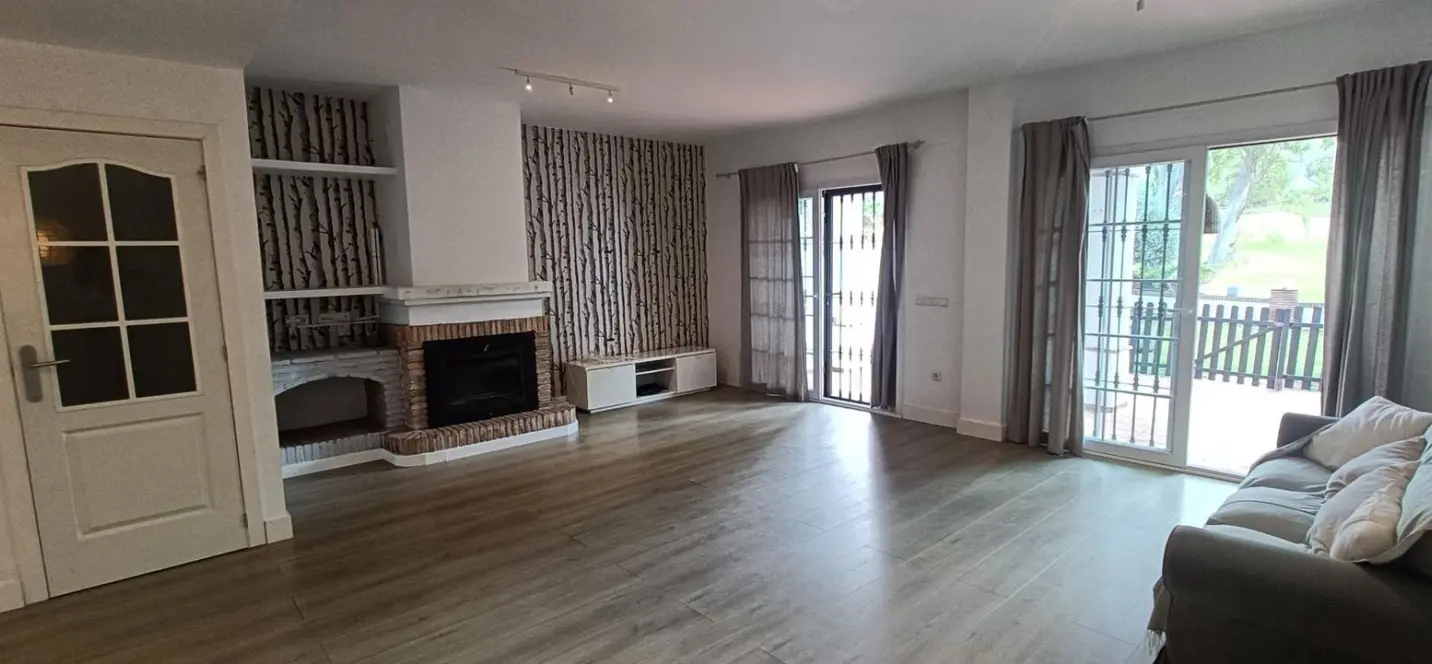 Продажа таунхауса в Alhaurín de la Torre 1