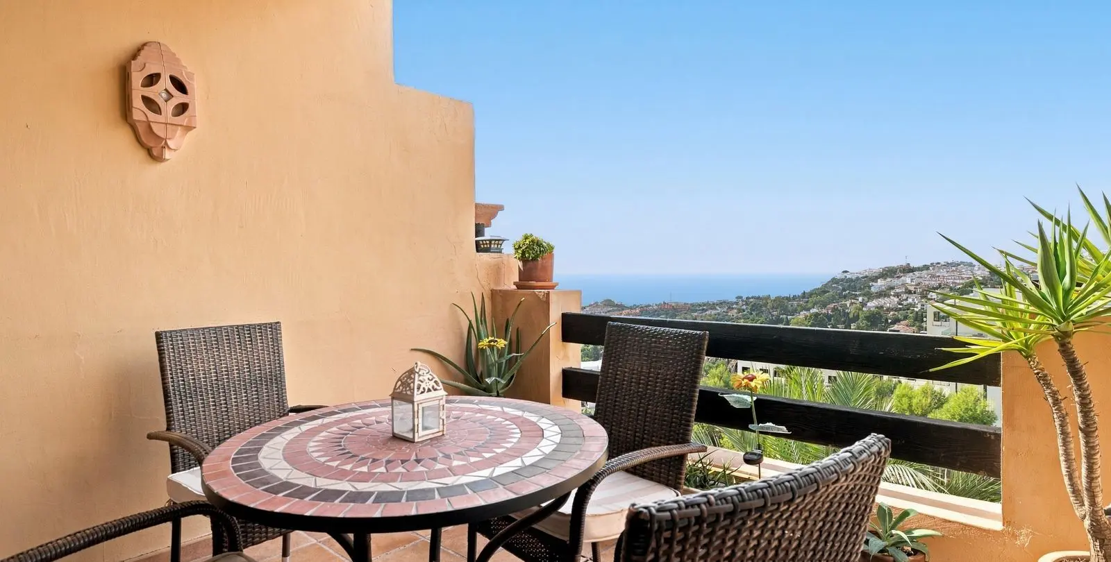Sale of middle floor apartment in Benalmadena 1