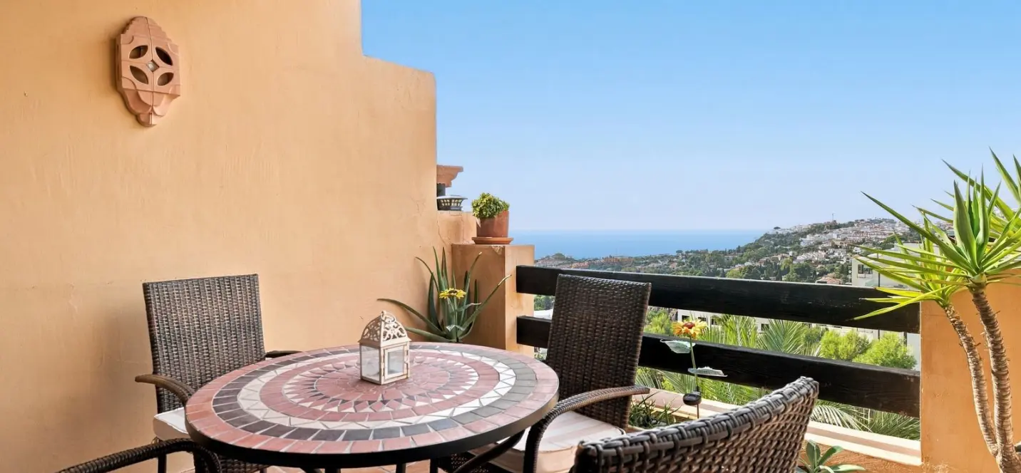 Sale of middle floor apartment in Benalmadena 0