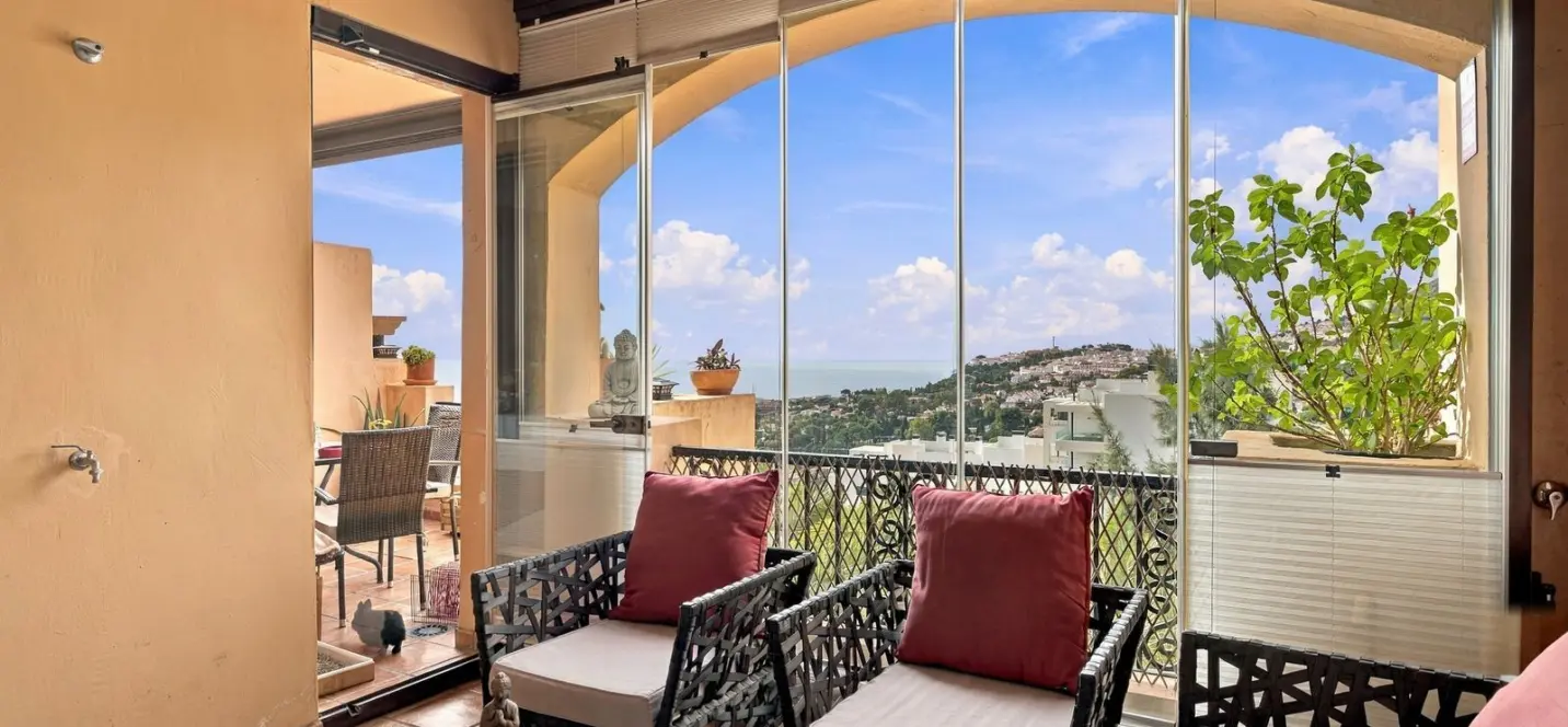 Sale of middle floor apartment in Benalmadena 1