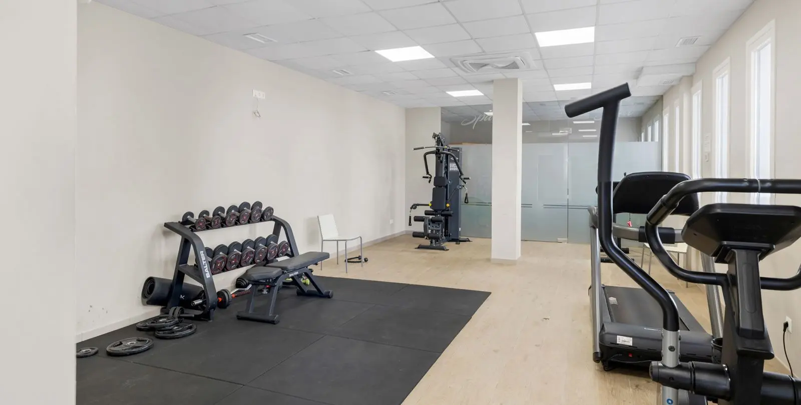 Sale of middle floor apartment in Benalmadena 12