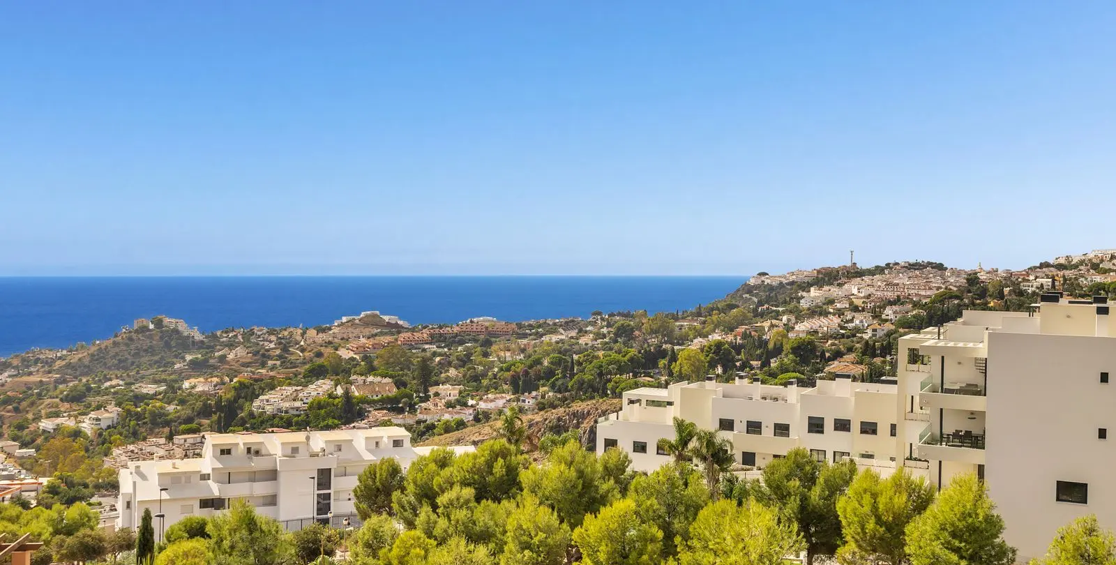 Sale of middle floor apartment in Benalmadena 25