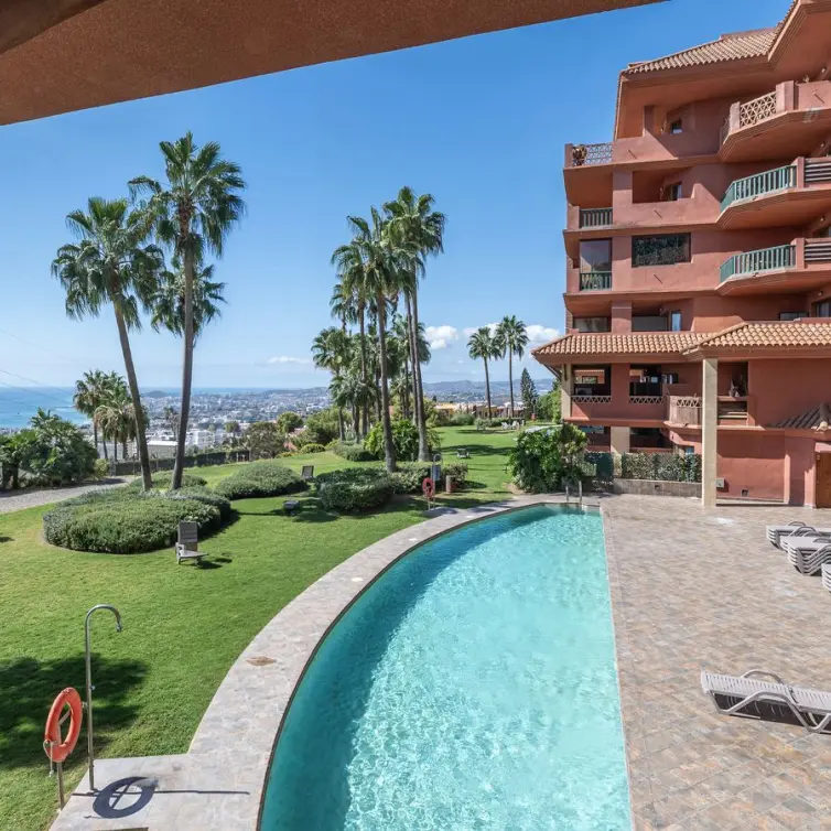 Sale of middle floor apartment in Benalmadena