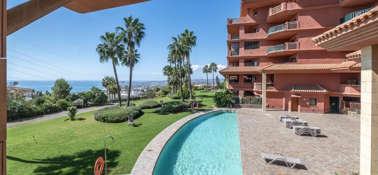Sale of middle floor apartment in Benalmadena 0
