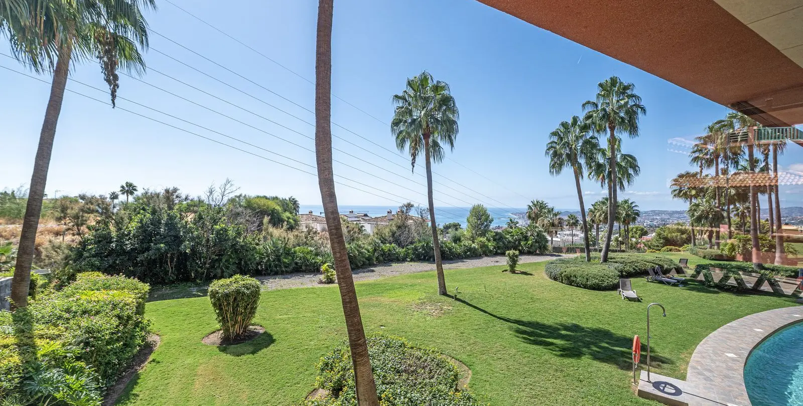 Sale of middle floor apartment in Benalmadena 2