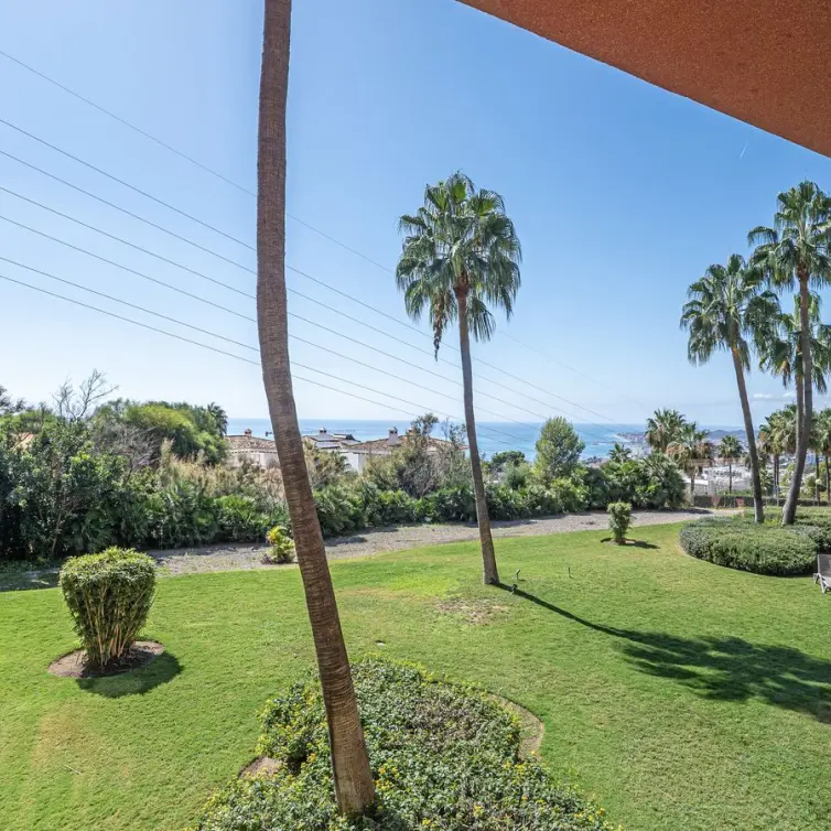 Sale of middle floor apartment in Benalmadena