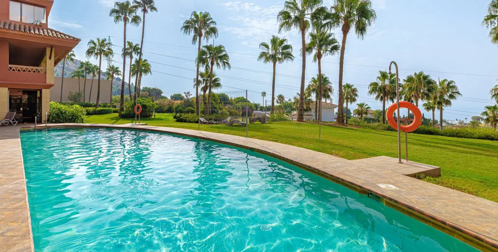 Sale of middle floor apartment in Benalmadena 3